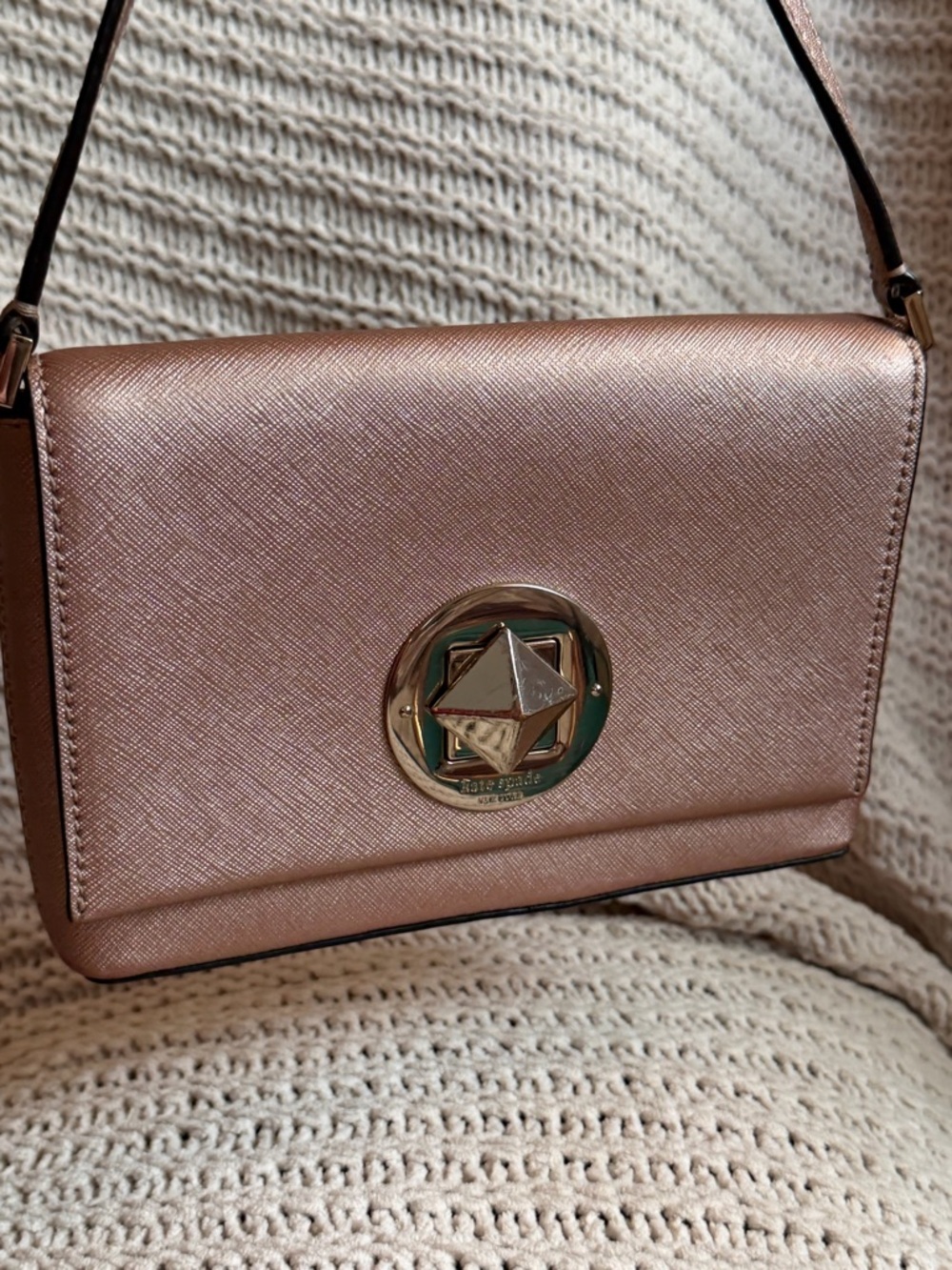 kate spade Newbury Lane Sally Crossbody Rose Gold Leather Turnlock EUC